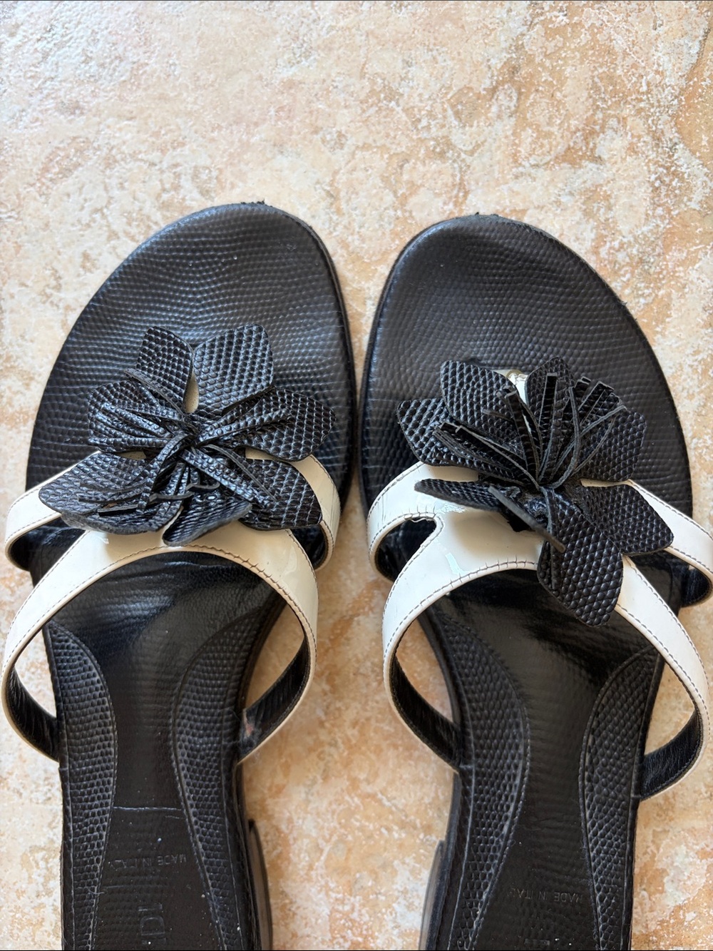 Fendi Black and Cream Floral Slip-On Mules - Picture 3 of 6